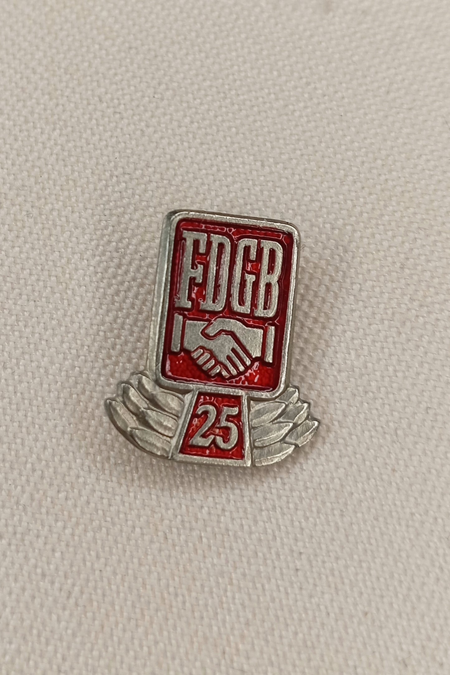 Ehrennadel für 25 Jahre Mitgliedschaft im FDGB (Freier Deutscher Gewerkschaftsbund)