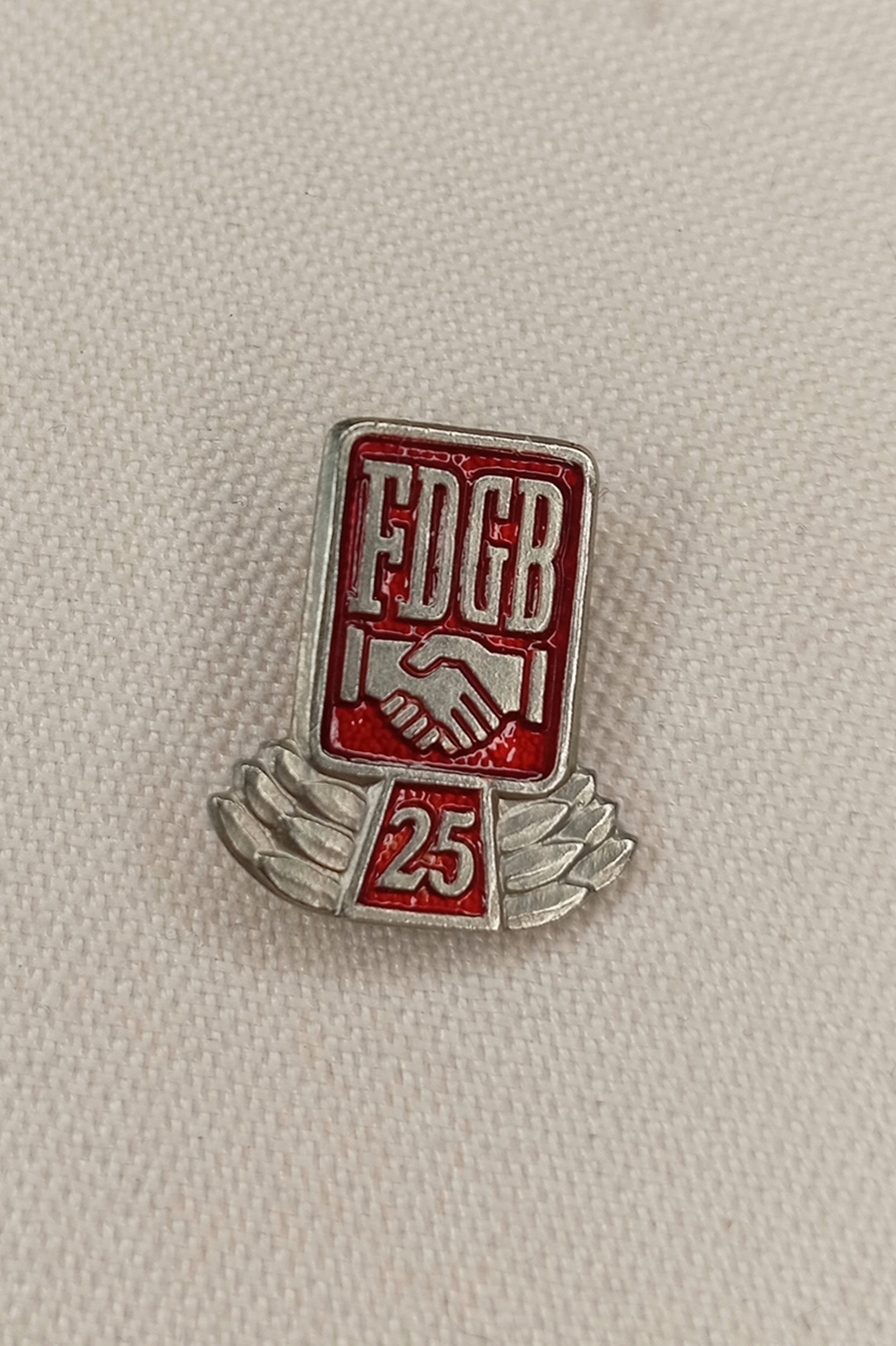 Ehrennadel für 25 Jahre Mitgliedschaft im FDGB (Freier Deutscher Gewerkschaftsbund)