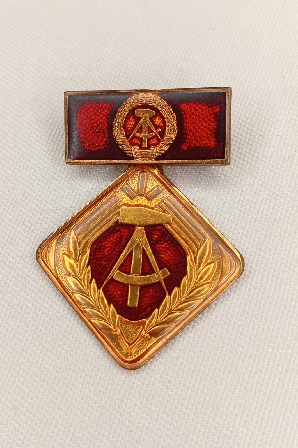 DDR Auszeichnung "Aktivist der sozialistischen Arbeit" – Klassische Rautenform