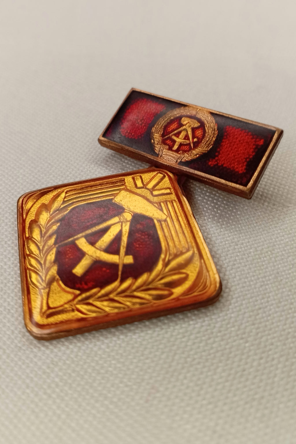 DDR Auszeichnung "Aktivist der sozialistischen Arbeit" – Klassische Rautenform