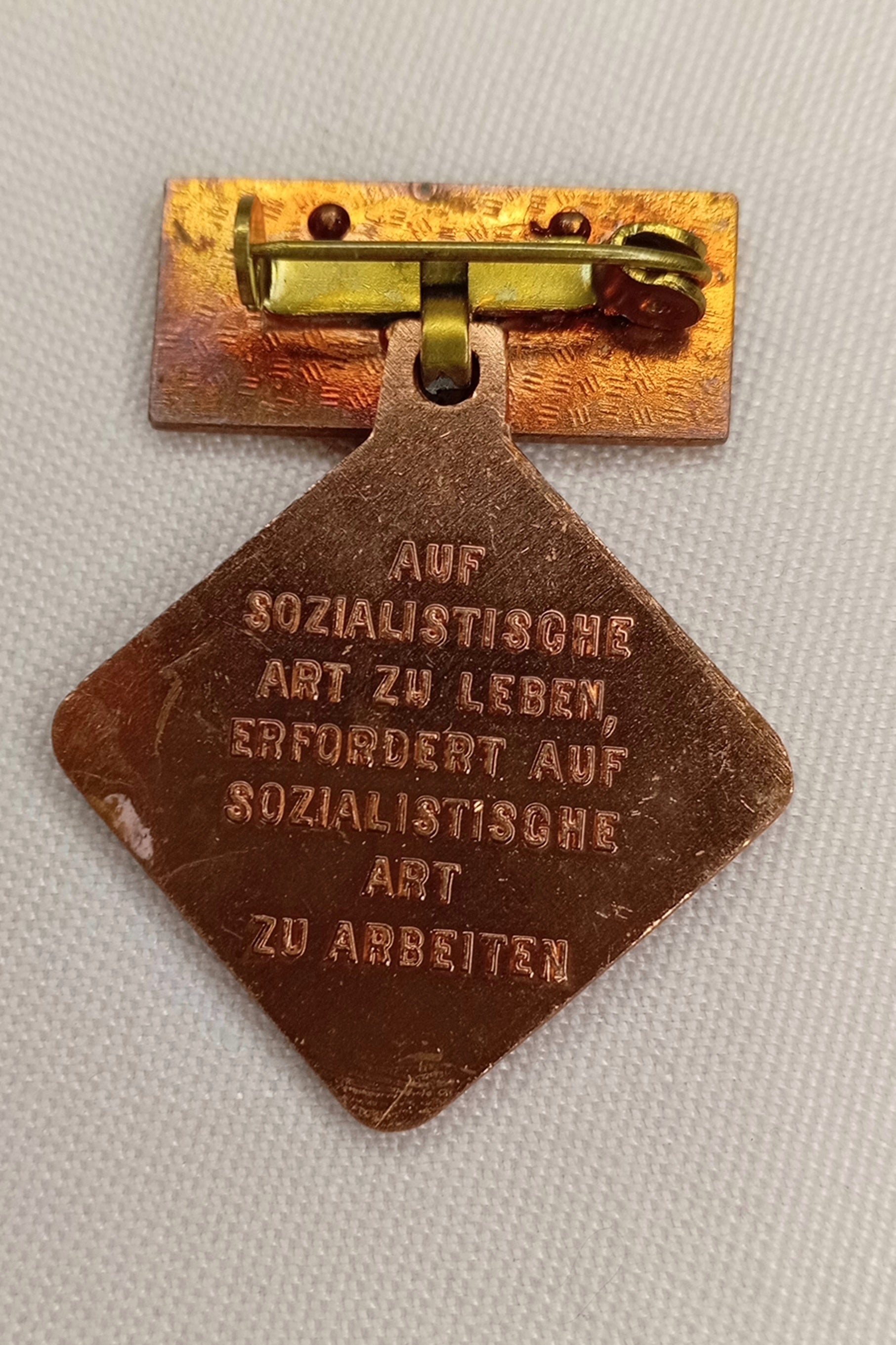 DDR Auszeichnung "Aktivist der sozialistischen Arbeit" – Klassische Rautenform