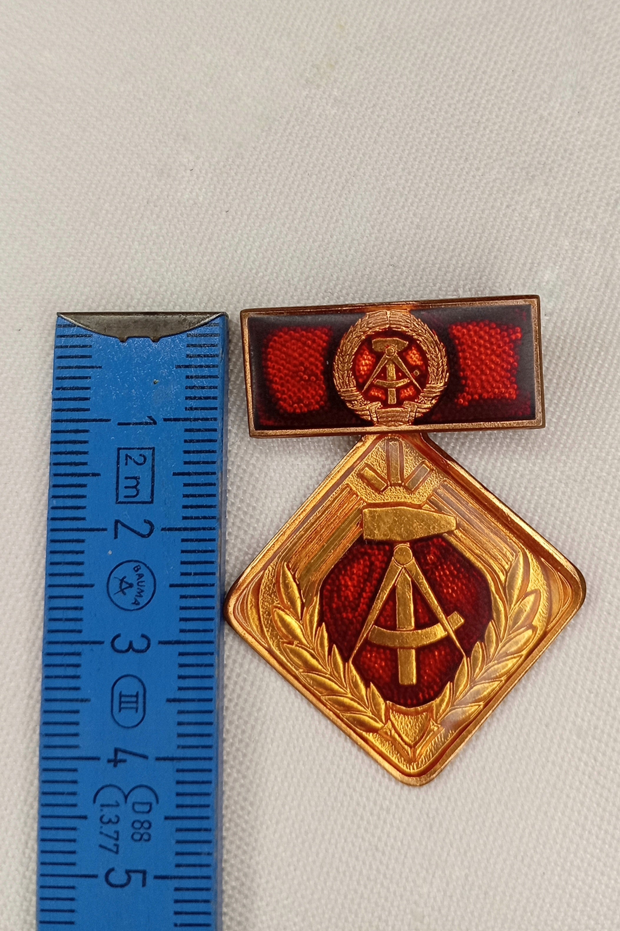 DDR Auszeichnung "Aktivist der sozialistischen Arbeit" – Klassische Rautenform