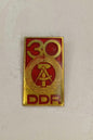 DDR Jubiläums-Abzeichen: "30 Jahre DDR" (1979) – Staatswappen Gold/Rot