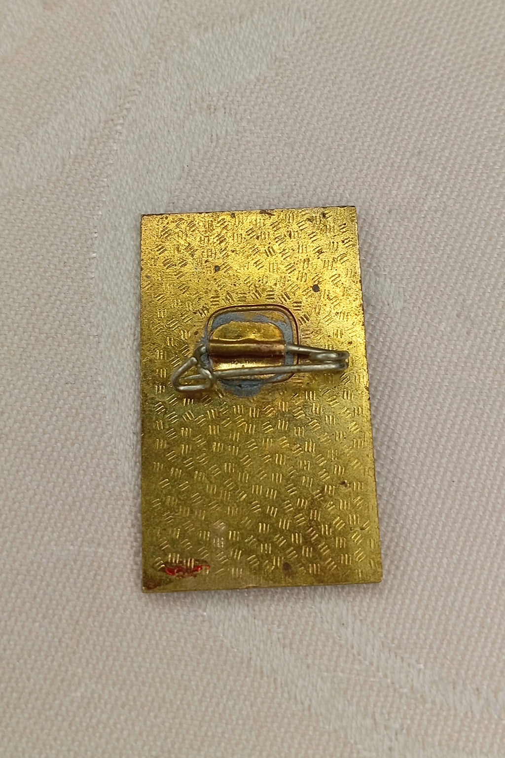 DDR Jubiläums-Abzeichen: "30 Jahre DDR" (1979) – Staatswappen Gold/Rot