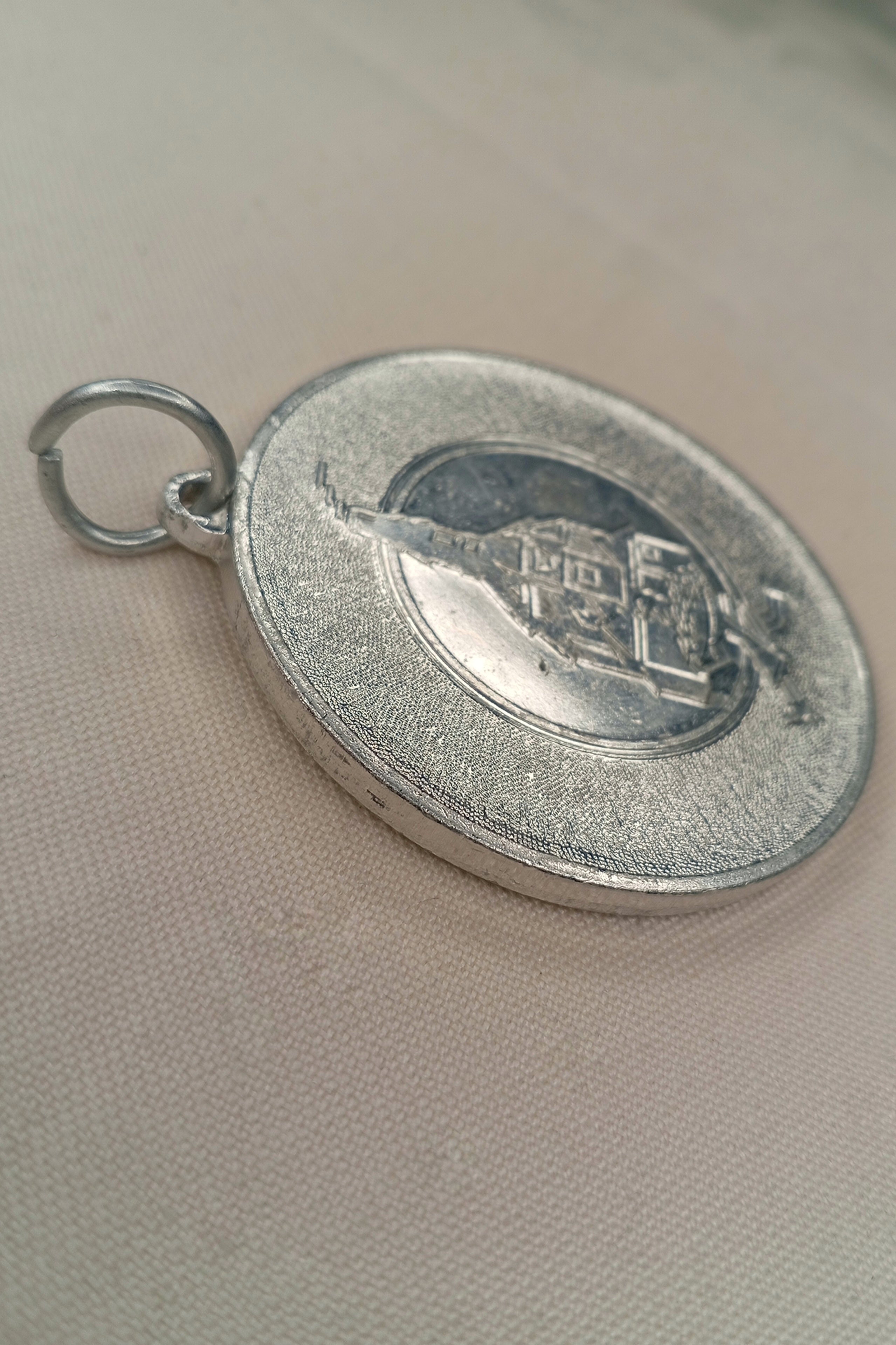 DDR Medaille Dresden: VEB Schlacht- und Verarbeitungsbetrieb (1980) – 70 Jahre Jubiläum