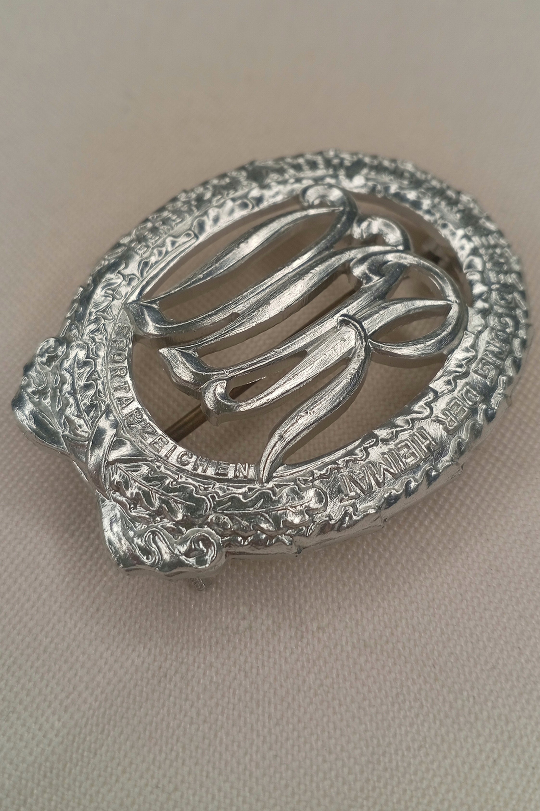 DDR Sportabzeichen (Groß): "BEREIT ZUR ARBEIT UND ZUR VERTEIDIGUNG DER HEIMAT" – Stufe Silber