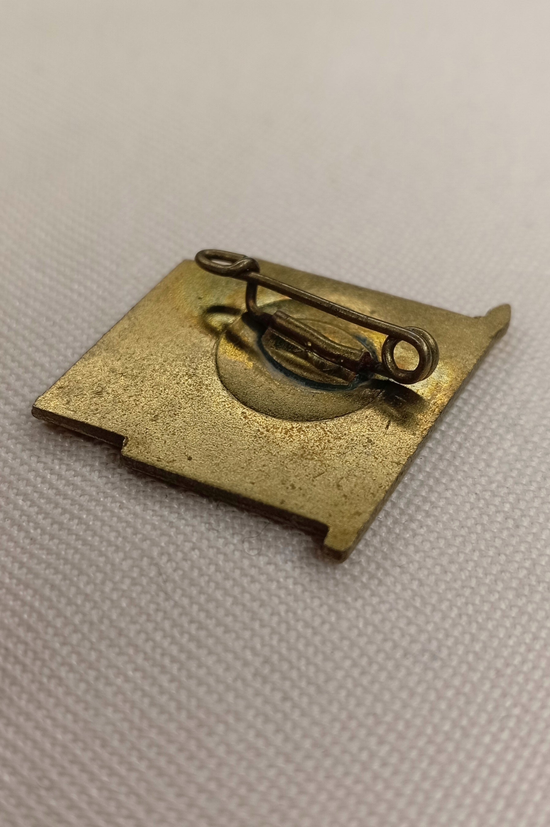 DDR Thälmann-Abzeichen 1983: "Ernst Thälmann" (Blaue Fahne)