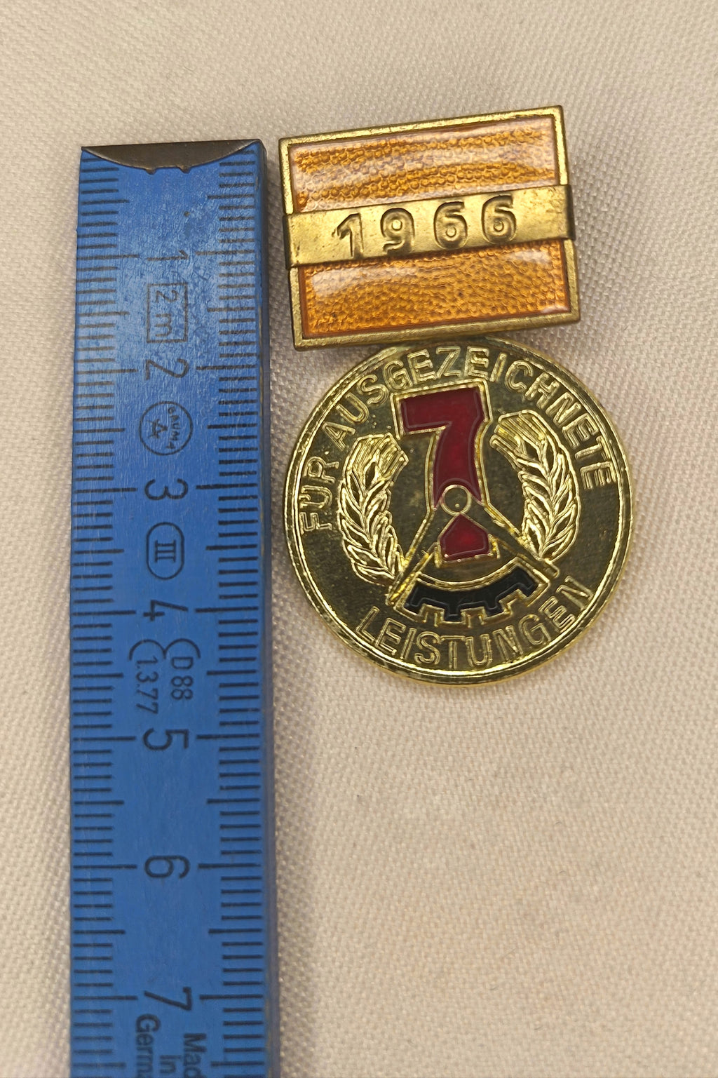 DDR Auszeichnung "Für ausgezeichnete Leistungen" – Jahrgang 1966 mit Spange