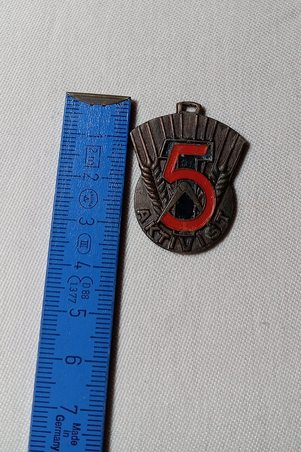 DDR Abzeichen Aktivist des 5 Jahresplans ohne Anstecknadel