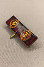 DDR Interimsspange / Feldspange: 2-fach (Doppelspange) – Staatswappen Gold auf Rot