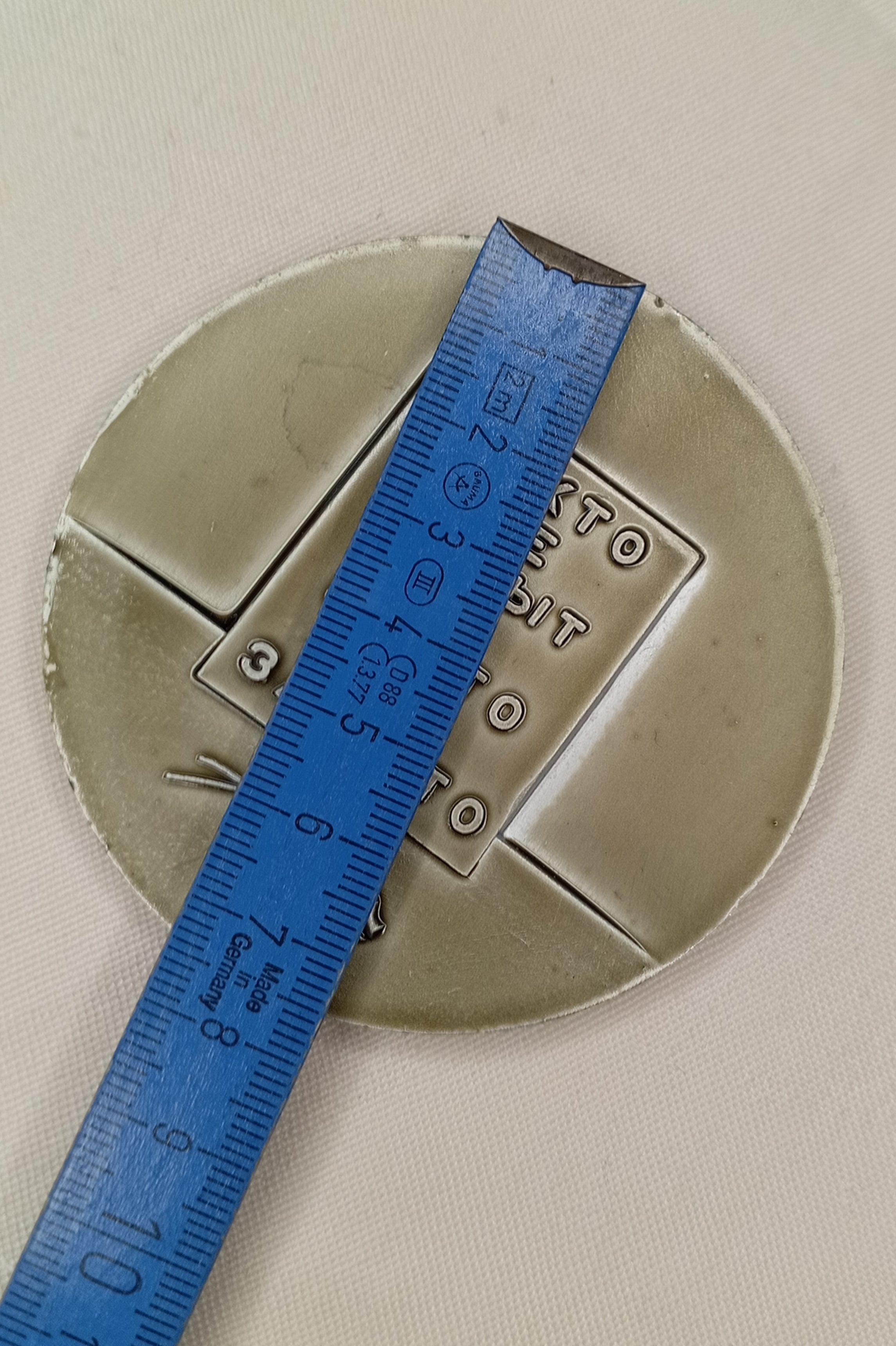 Große Gedenkmedaille UdSSR: Leningrad – Piskarjowskoje Gedenkfriedhof (WW2 Mahnmal) – 65mm