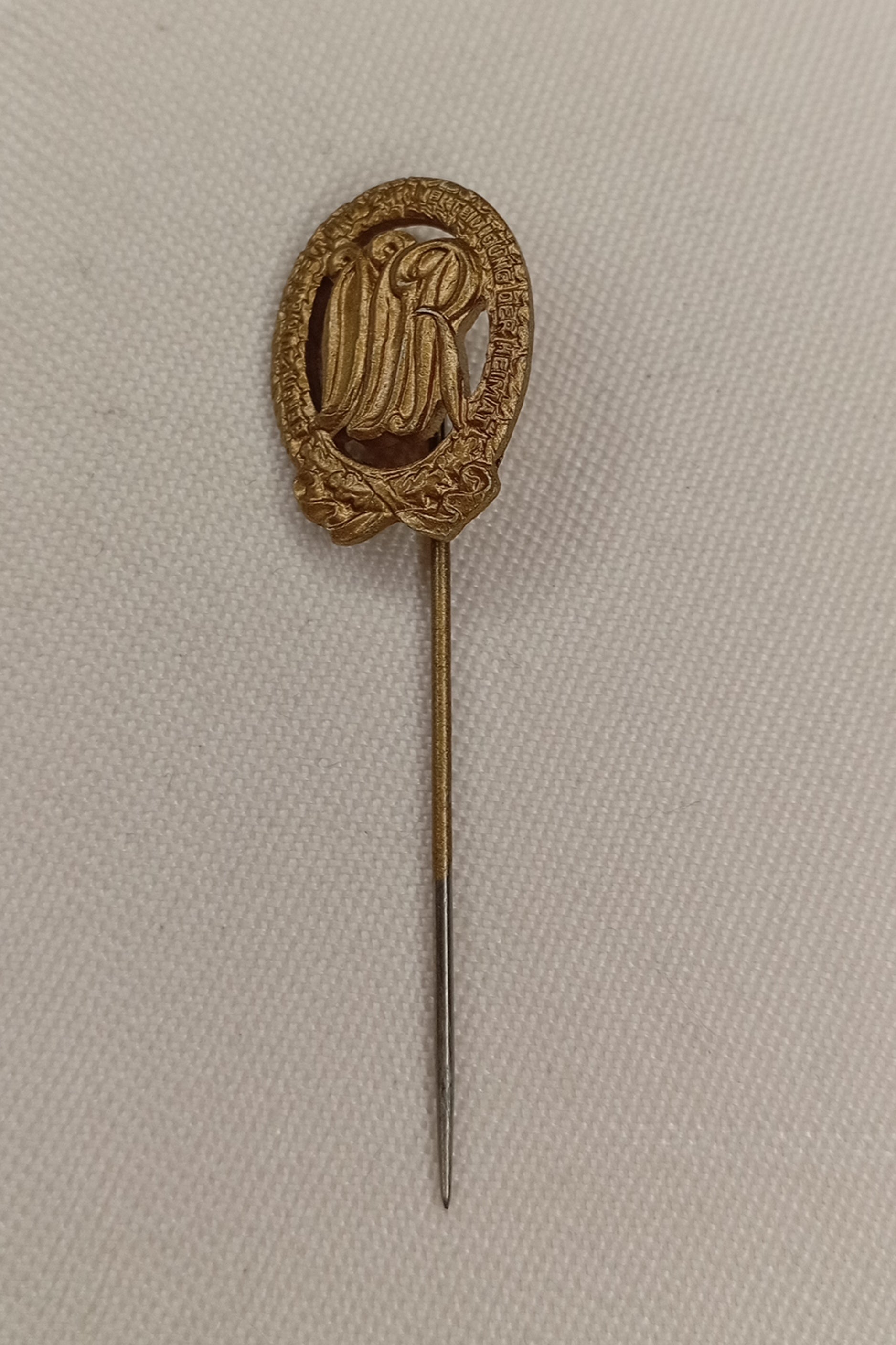 DDR Sportabzeichen Nadel: "Bereit zur Arbeit und zur Verteidigung der Heimat" – Stufe Bronze