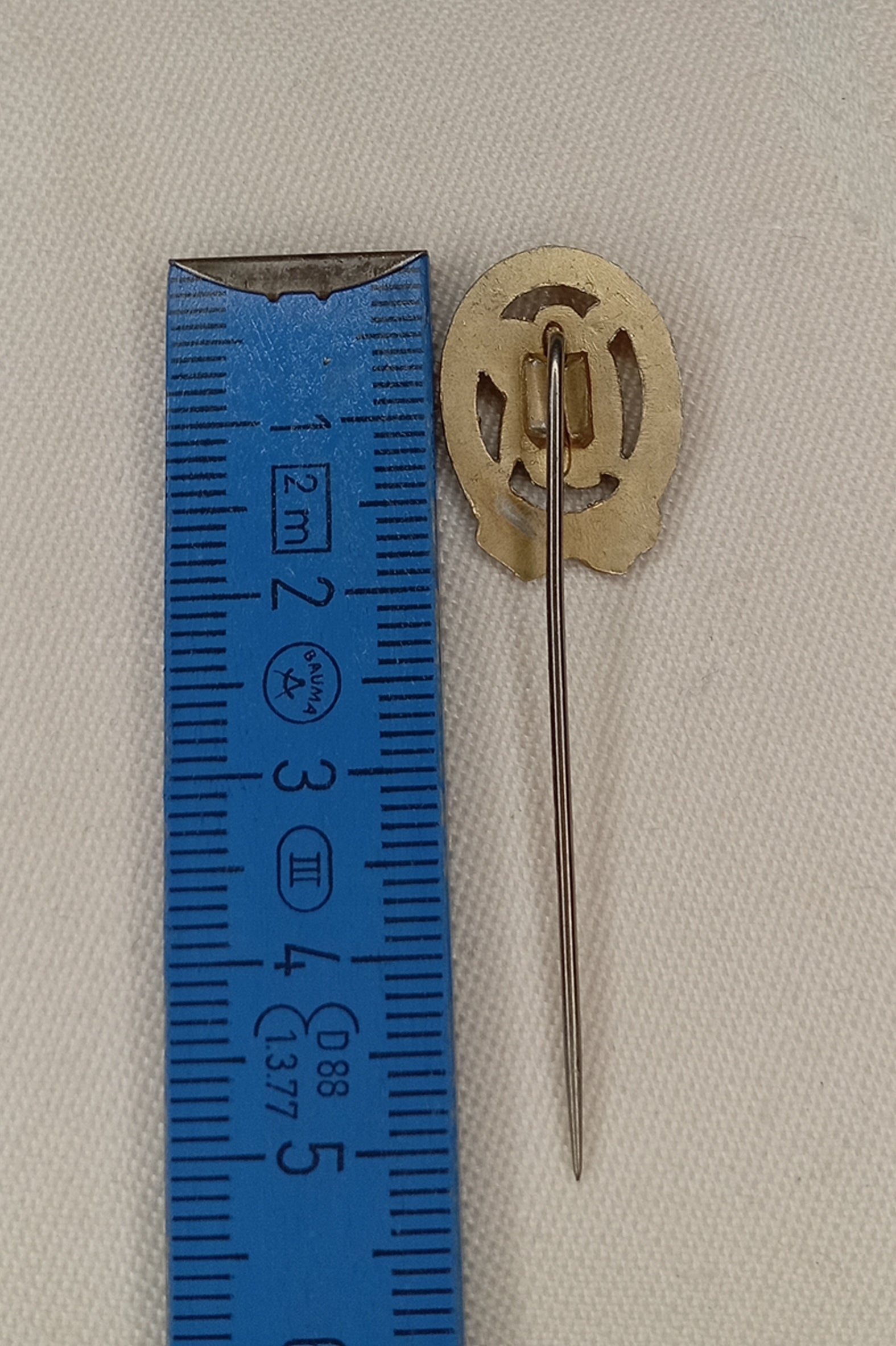 DDR Sportabzeichen Nadel: "Bereit zur Arbeit und zur Verteidigung der Heimat" – Stufe Bronze