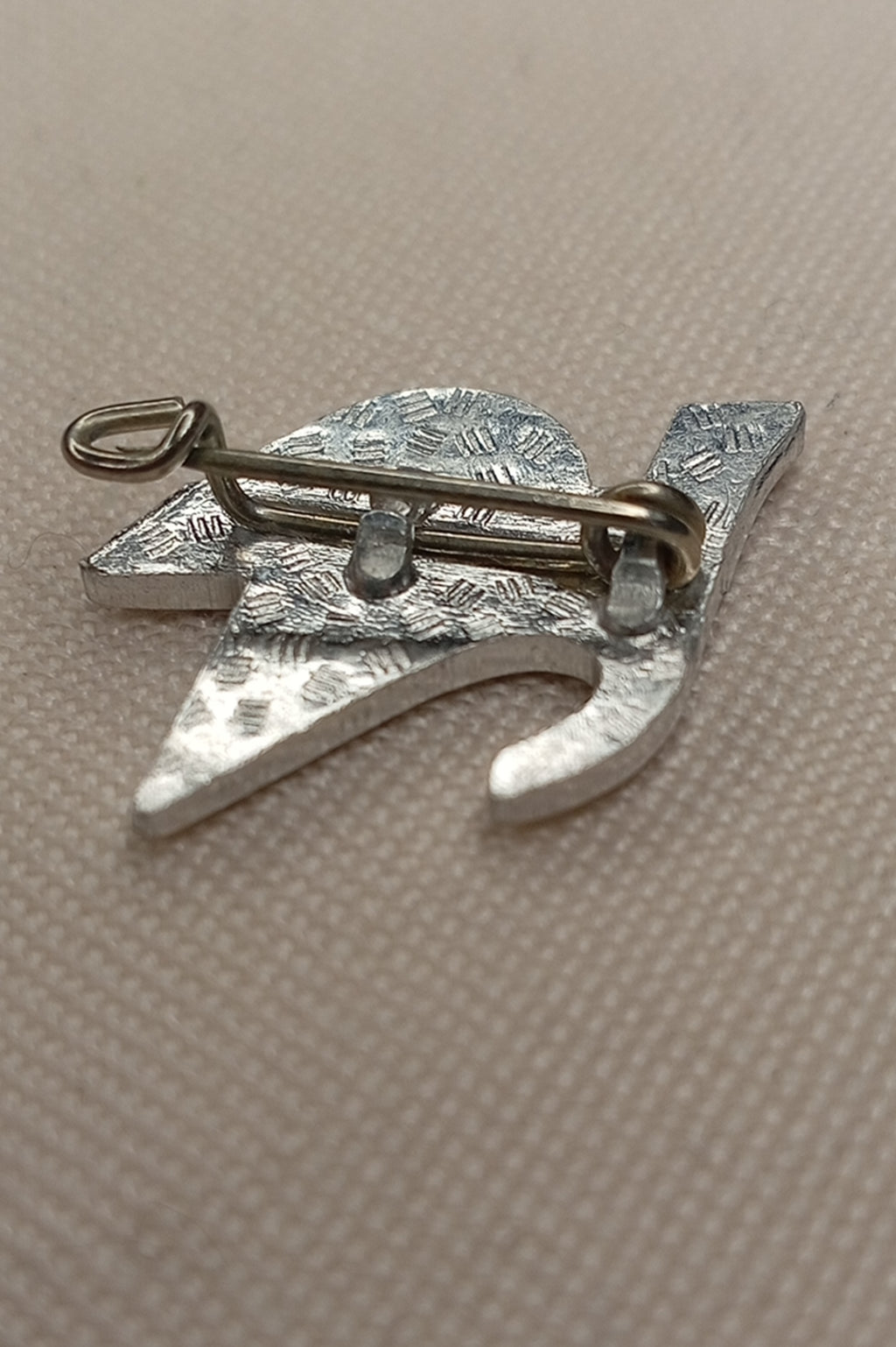 DDR Jubiläums-Abzeichen: "25 Jahre DDR" (1974) – Anstecknadel