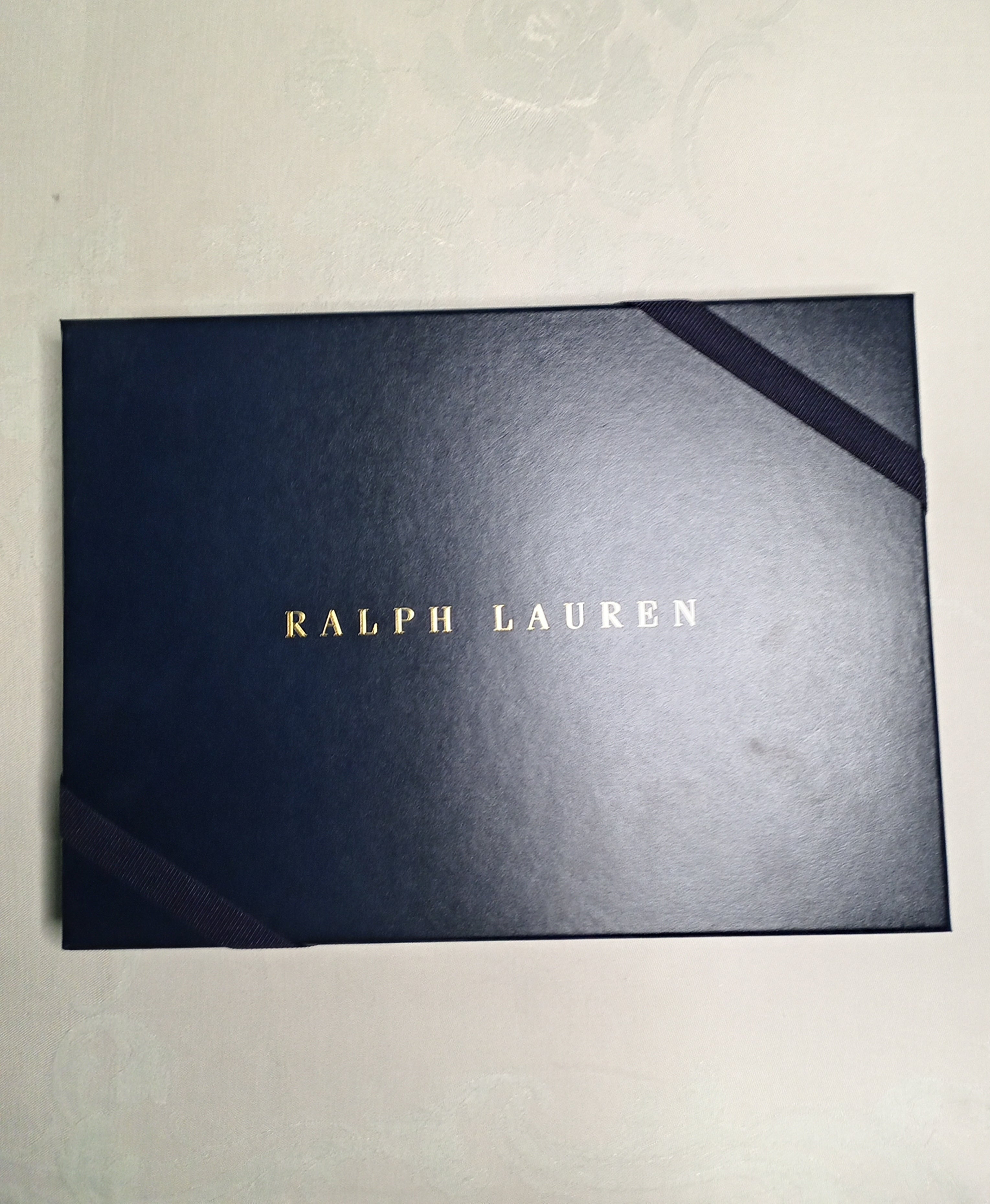 Original Ralph Lauren Geschenkbox (Leer) – Navy Blau mit Gold-Schrift & Band (33x23cm)
