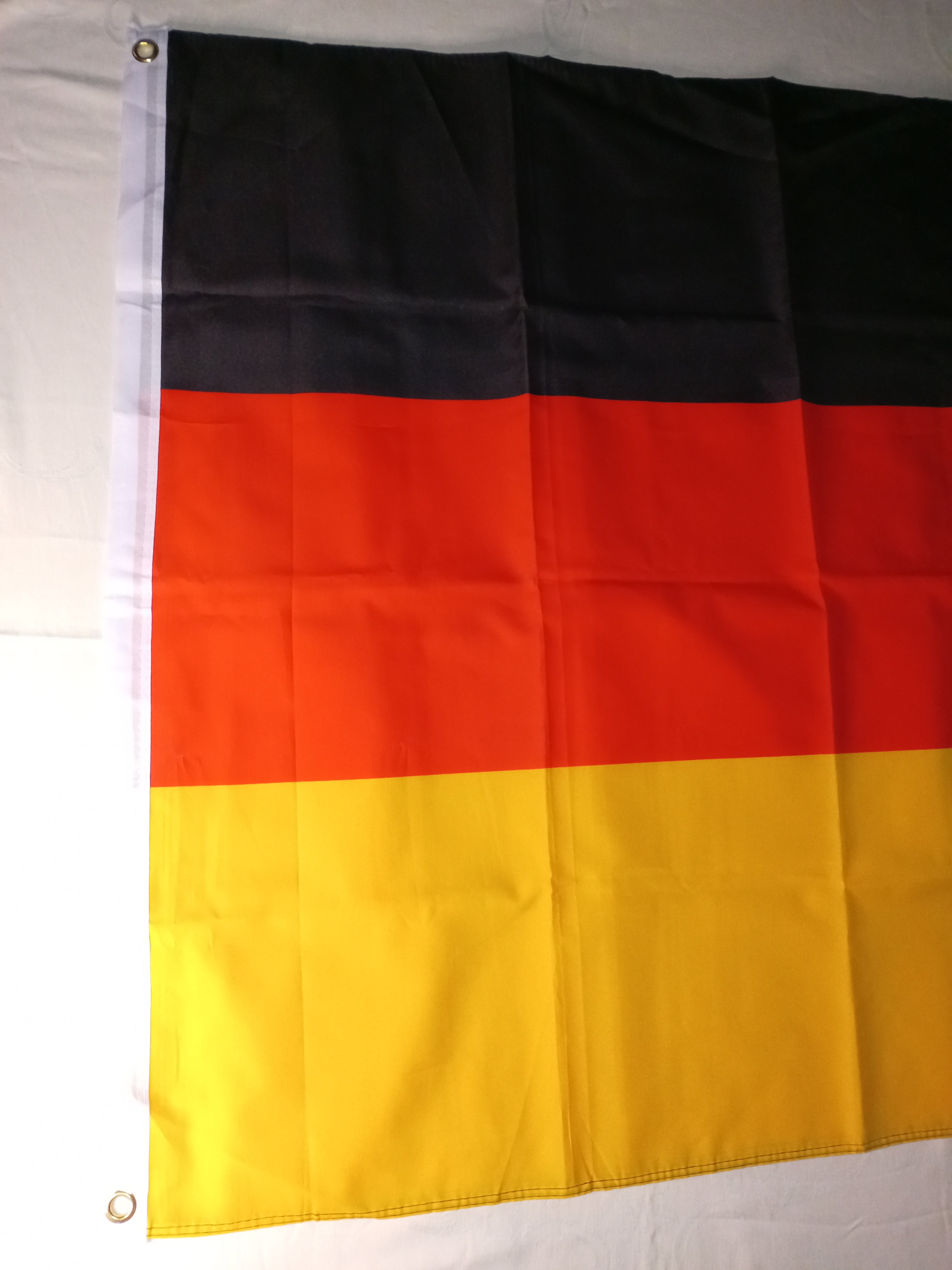 Deutschland-Flagge (Bundesflagge) – Schwarz-Rot-Gold (mit Ösen)