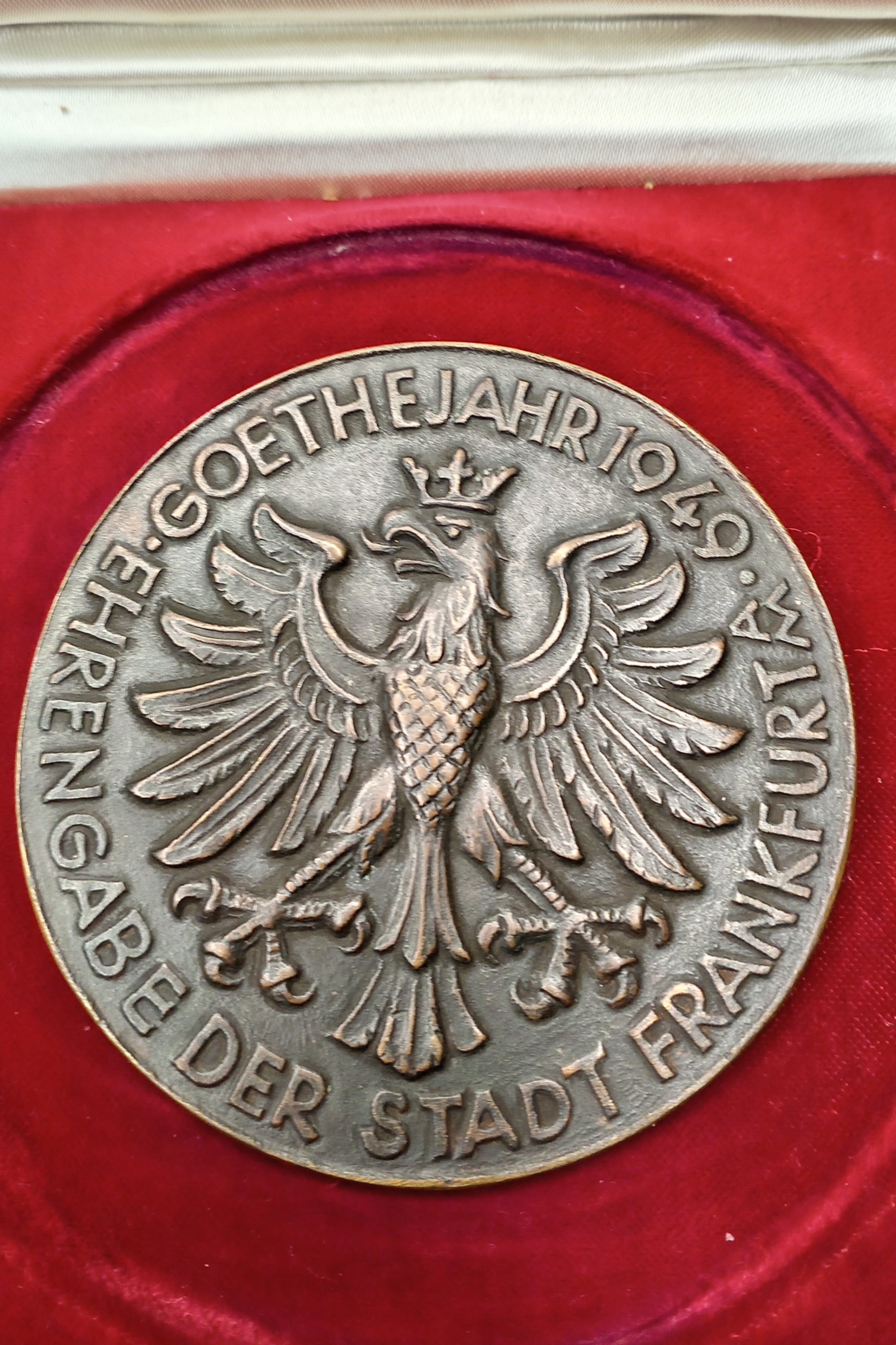 Große Bronze-Medaille "Goethe-Jahr 1949" im Original-Etui – Ehrengabe Stadt Frankfurt