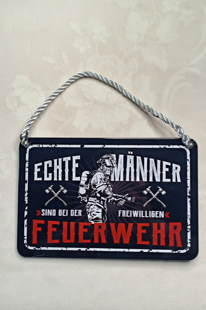 Metallschild "Echte Männer sind bei der Freiwilligen Feuerwehr" – Deko mit Kordel