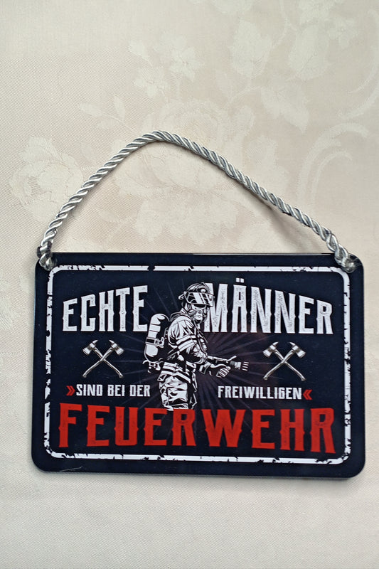 Metallschild "Echte Männer sind bei der Freiwilligen Feuerwehr" – Deko mit Kordel