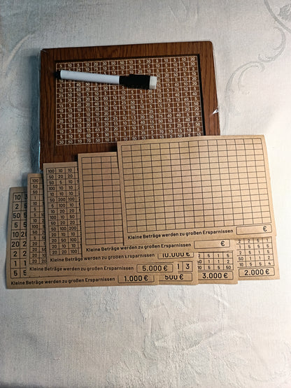 Retro Holz-Spardose mit Spar-Challenge | Ziel 500€ - 10.000€ | Wiederverwendbar inkl. Marker